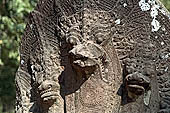 Angkor - Beng Mealea, naga balustrade